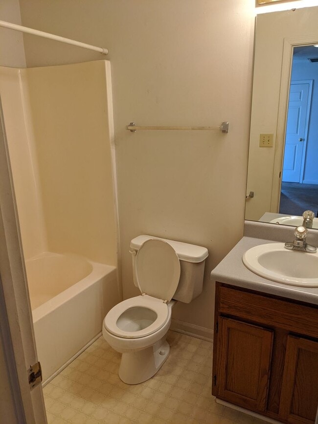 Building Photo - Spacious 2 bed 2 bath duplex in Franklin Indiana!