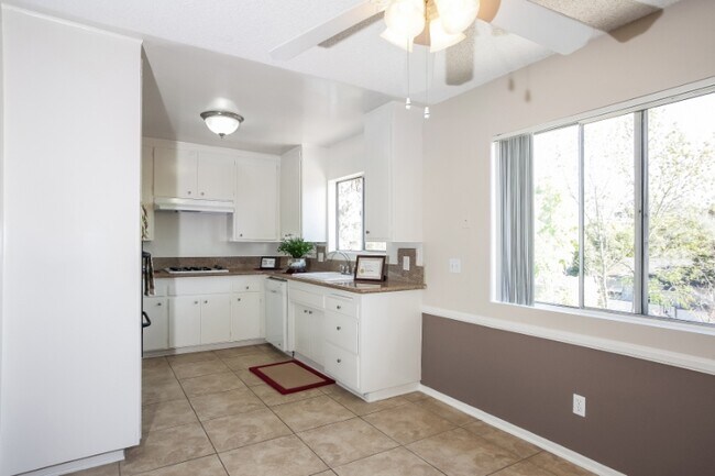 Foto del edificio - 634 W Sierra Madre Blvd