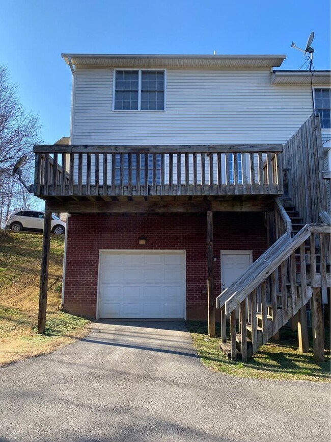 Building Photo - 1031 Nottingham Dr