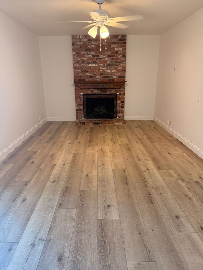 Building Photo - Charming Home for Rent in Montebello Vista...