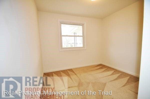 Building Photo - 3 br, 1 bath House - 2300 Willow Rd.