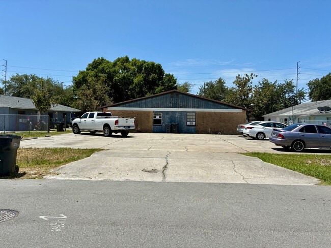 Building Photo - 3076 St Paul Dr