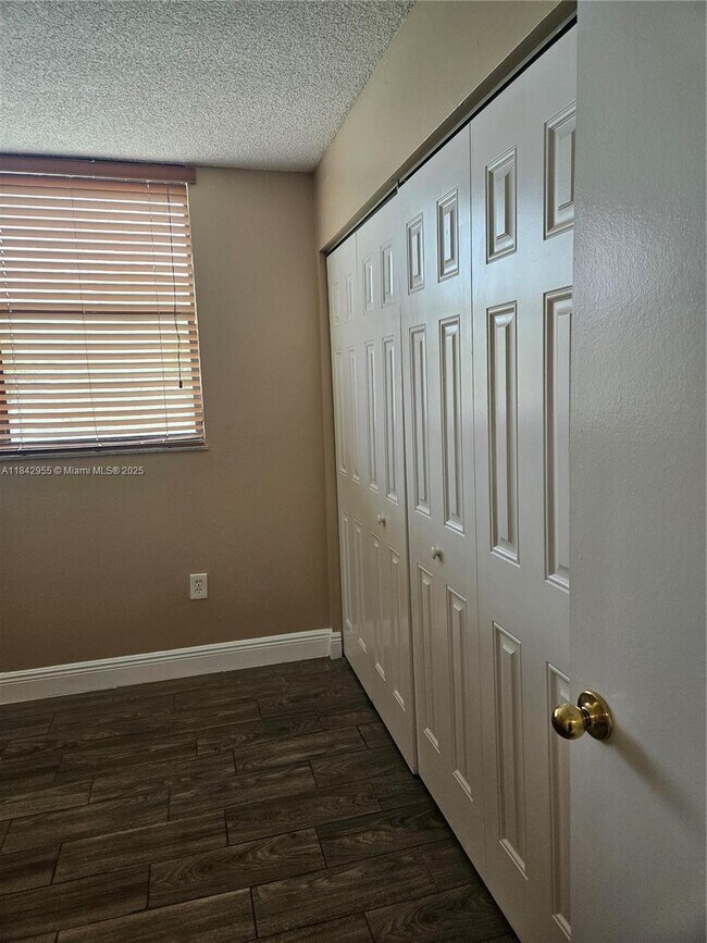 Foto del edificio - 8006 SW 149th Ave