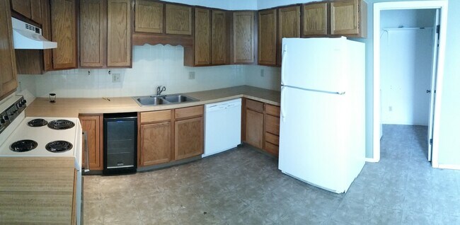 Foto del edificio - 3 Bed 1.5 Bath Townhouse with 2 Car Detach...