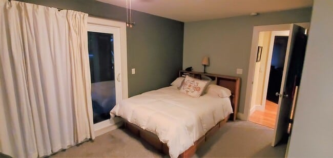 Building Photo - 3 Bedroom Plus Office - 3 Bath,  Village Home