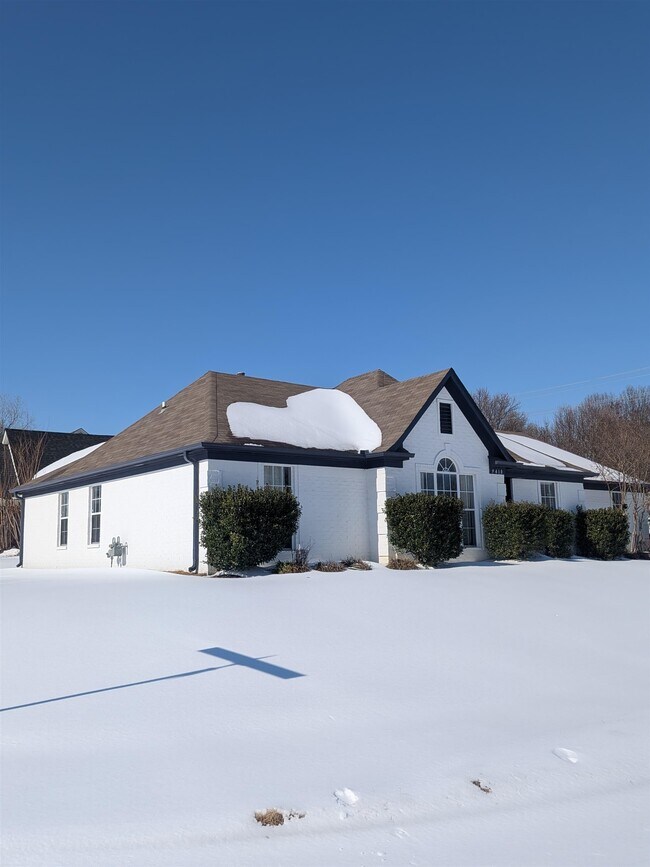 Foto del edificio - 9410 Garden Woods Dr