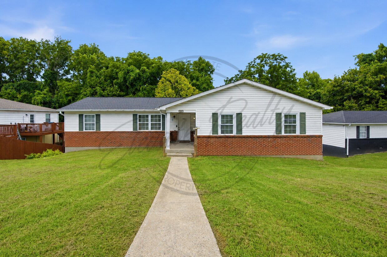 Two Bedroom Duplex in Hermitage with Back Deck! - Two Bedroom Duplex in Hermitage with Back Deck!