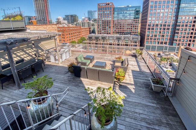 roof top deck - 1017 W Washington Blvd