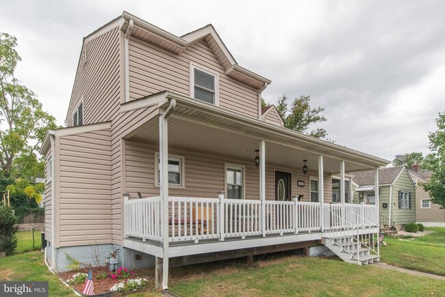 Building Photo - Cape Cod style home right in the heart of ...