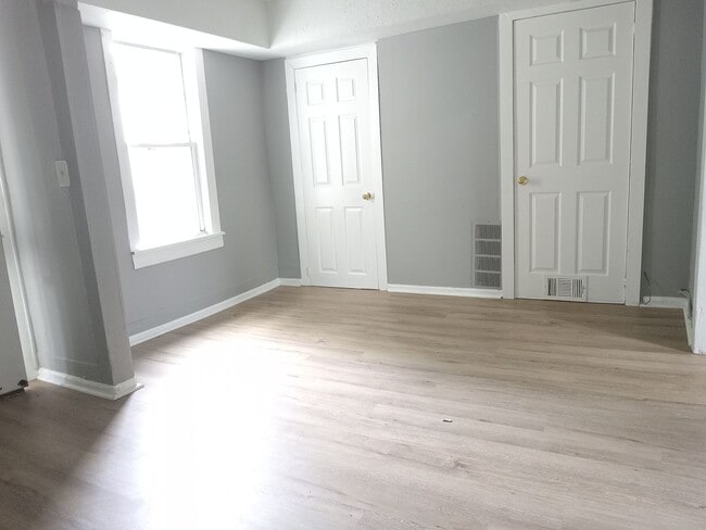 Building Photo - 718-720 E Grape St.