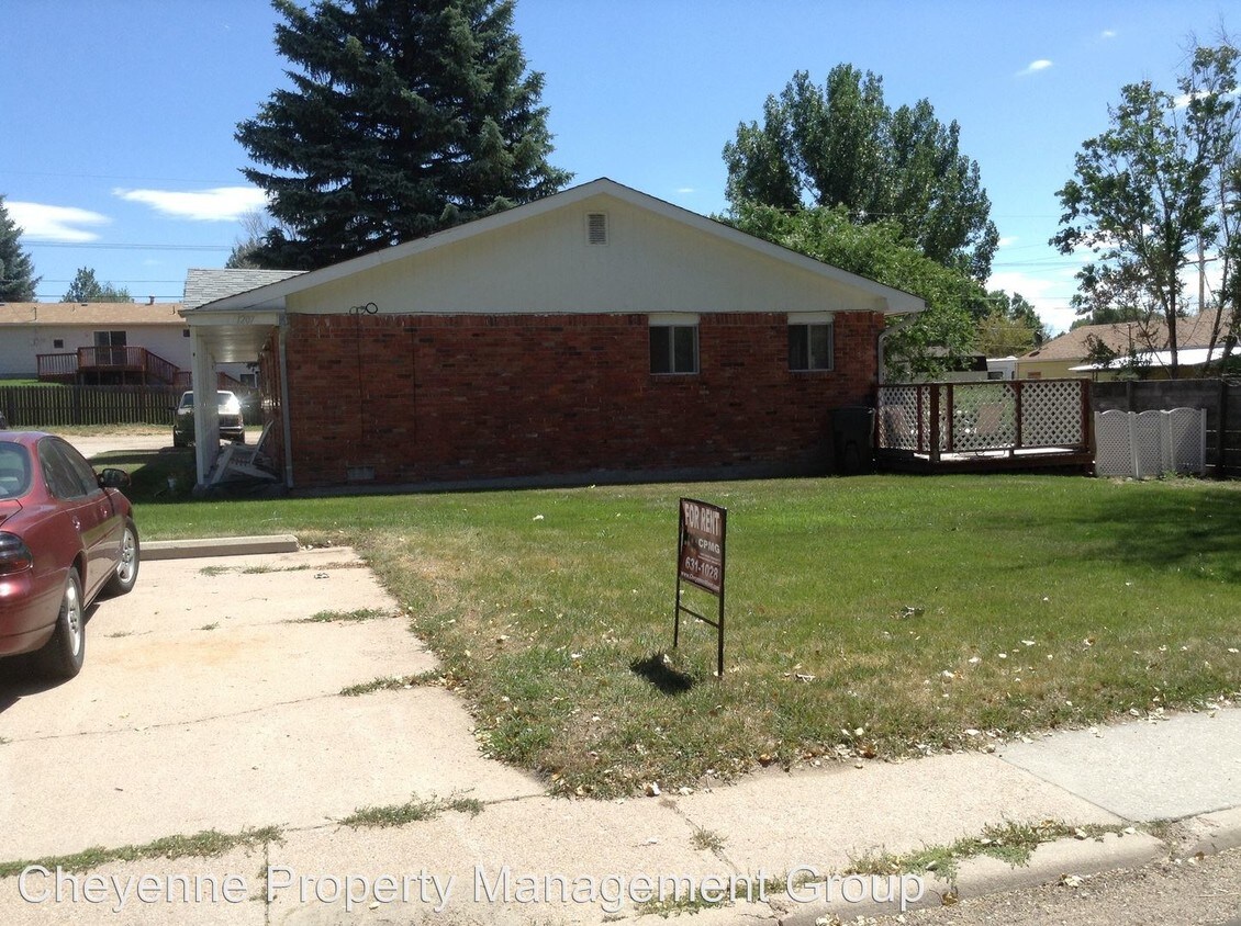 Primary Photo - 1207 Monroe Ave