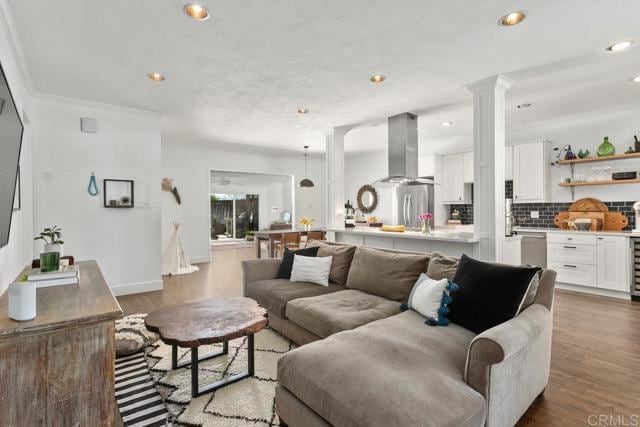 Building Photo - 2203 Levante St