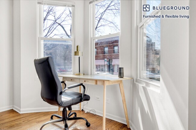 Foto del edificio - 3241 N Southport Ave