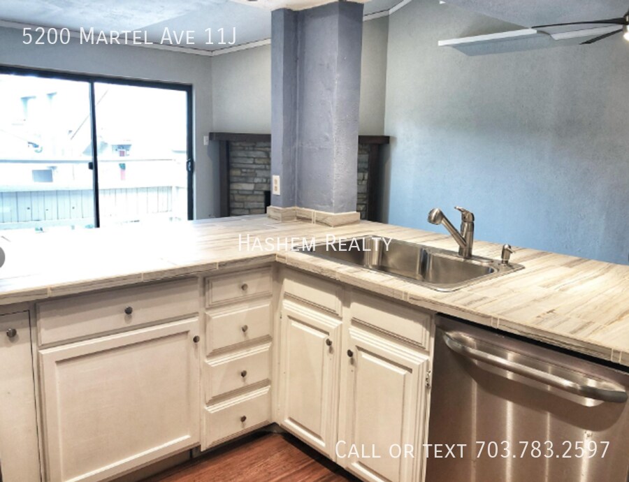 Primary Photo - Charming 1-Bedroom Condo in the Heart of D...