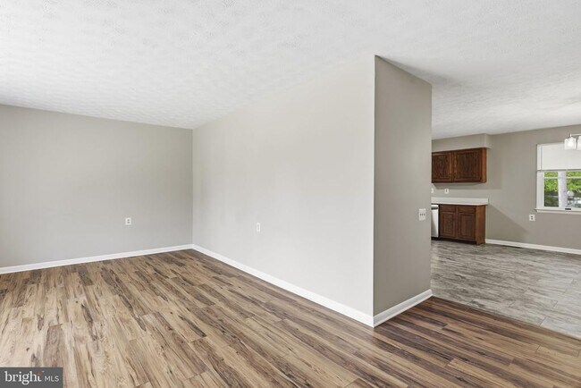 Foto del edificio - 638 Westwood Dr