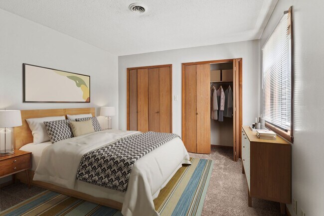 Foto del edificio - Spacious Rooms, fireplace and patio