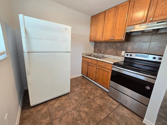 Building Photo - 2147 Dodge Ave