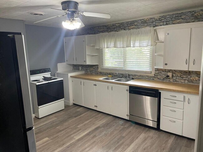 Foto del edificio - 525 Meadowbrook Ave