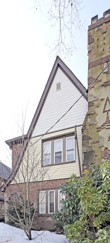 Building Photo - 189-14 35th Ave