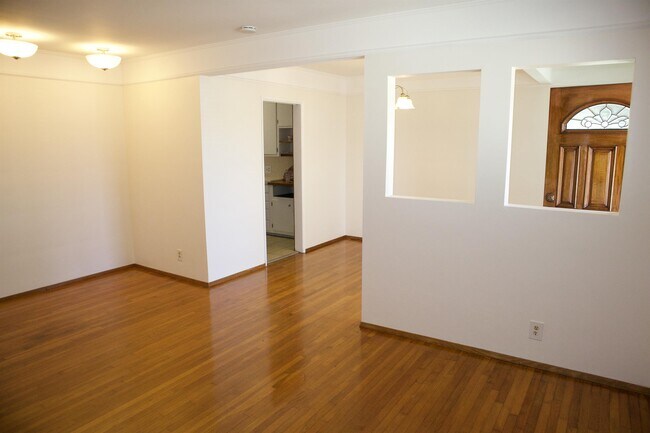 Foto del edificio - 22422 Anza Ave