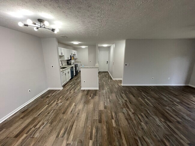 Building Photo - 4821 Bordeaux Ln