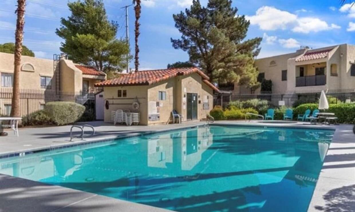 Foto del edificio - Stylish Remodeled 2-Bedroom Condo with Bal...