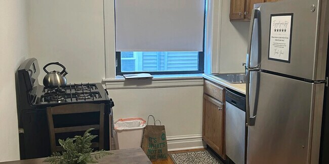 Foto del edificio - 1915 W Larchmont Ave