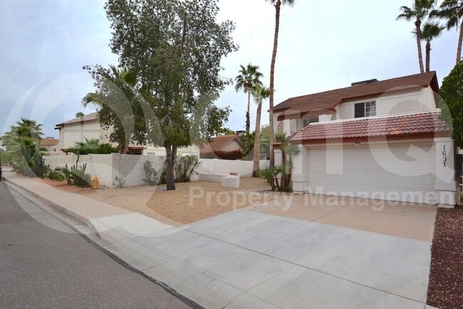 Building Photo - 1631 N Comanche Dr