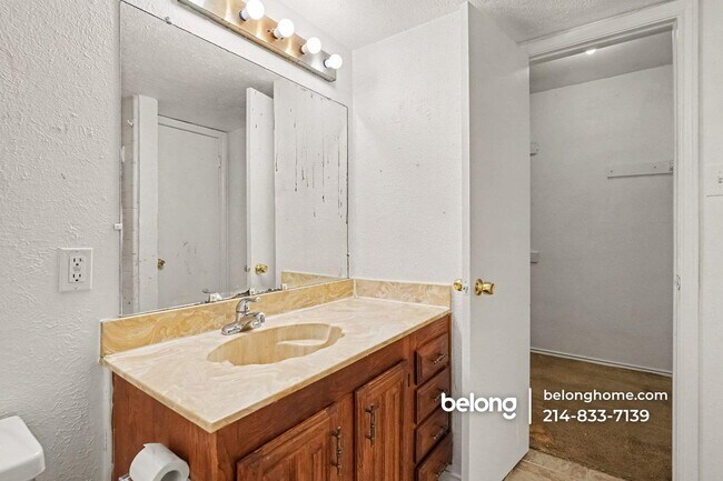Foto del edificio - 232 Shady Ln Dr