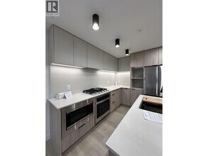 Building Photo - 623 Kemsley Ave