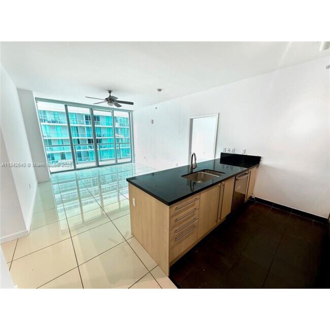 Foto del edificio - 79 SW 12th St