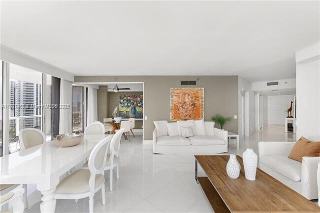 Building Photo - 3640 Yacht Club Dr