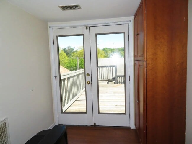 Foto del edificio - 1072 River St