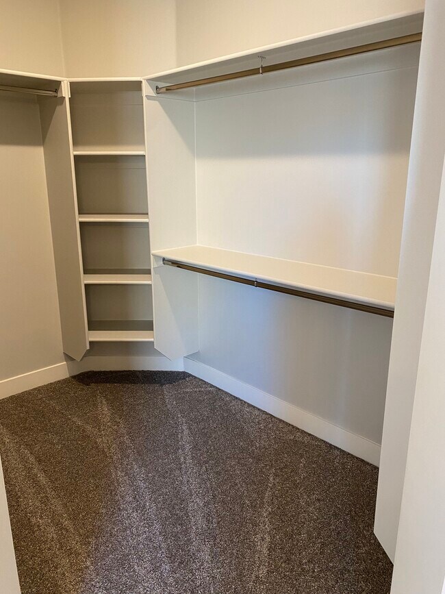 Building Photo - 2809 Trasimeno Dr