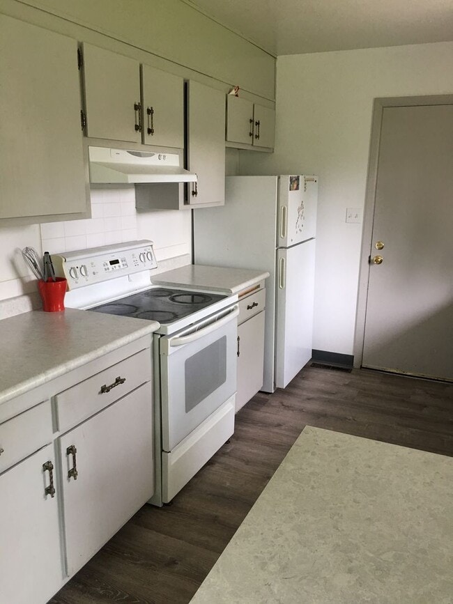 Building Photo - 1305 Ponderosa Dr