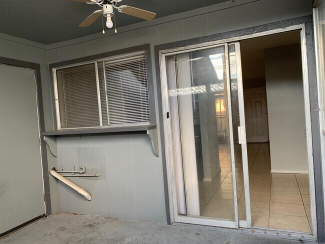 Building Photo - 4450 Sherwood Ln