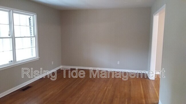 Foto del edificio - 628 16th Ave NW
