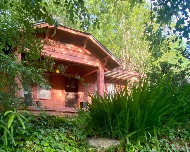 Foto del edificio - 834 Woodland Avenue Southeast