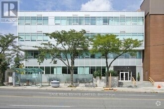 Building Photo - 307-562 EGLINTON Ave