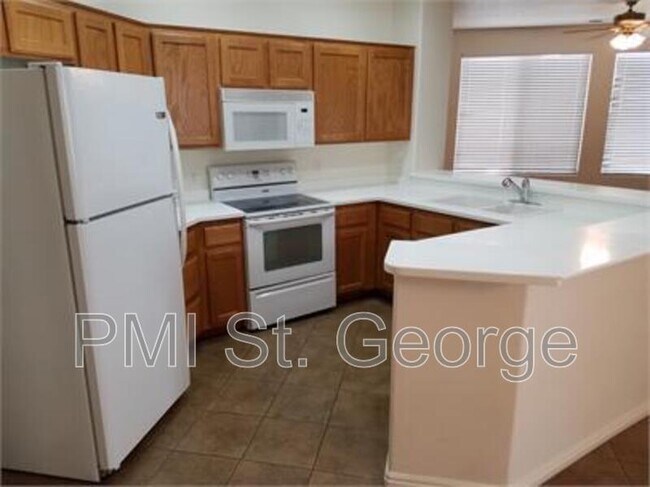 Foto del edificio - 3753 E Canyon Crest Ave