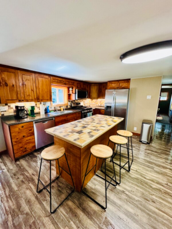 Foto principal - 415 E Railroad Ave N