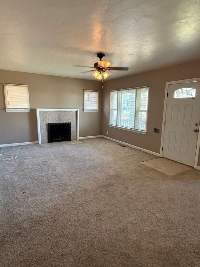 Building Photo - Charming 2 Bedroom 1 Bath