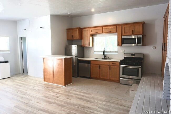 Building Photo - 1704 E Westinghouse St