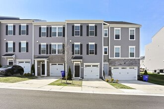 Building Photo - 1016 Highpoint Trl