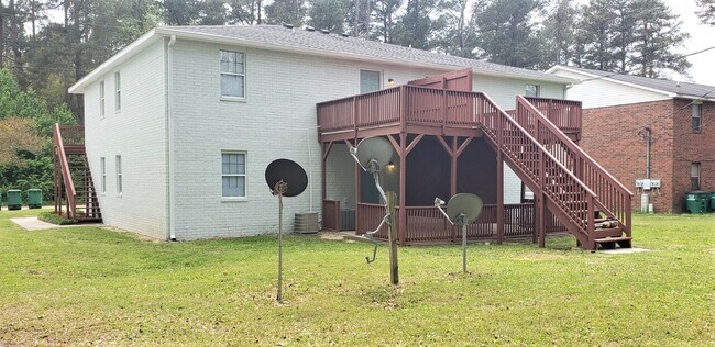 Building Photo - 1544 Hamilton Drive