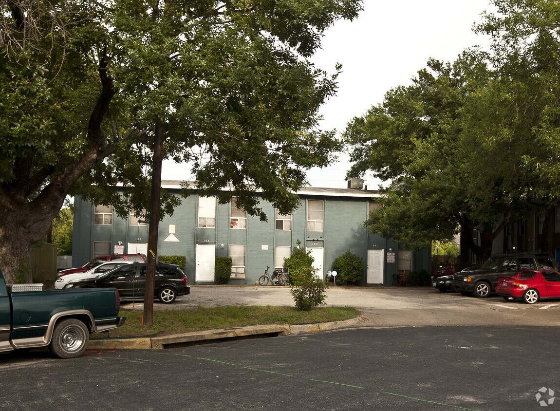Building Photo - 3812 Southway Dr