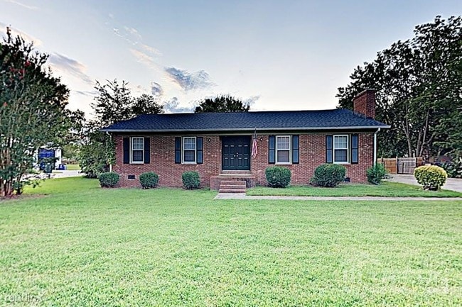 Building Photo - 520 Claramont Dr SW