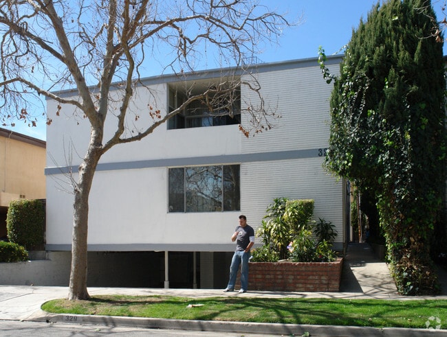 Building Photo - 329 S Rexford Dr