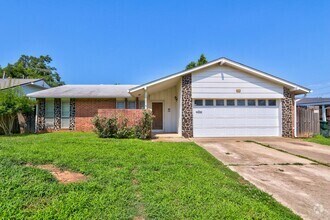 Building Photo - 1009 Lotus Ave