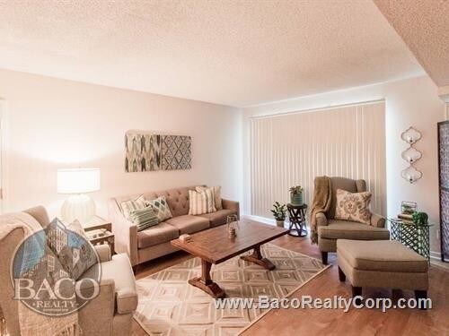 Foto principal - 708 Sutters Mill Ln
